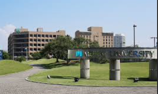 明海大学