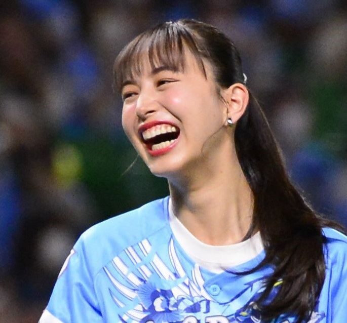 井桁弘恵　始球式　西スポWEB