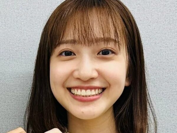 南後杏子　ハートポーズをとる