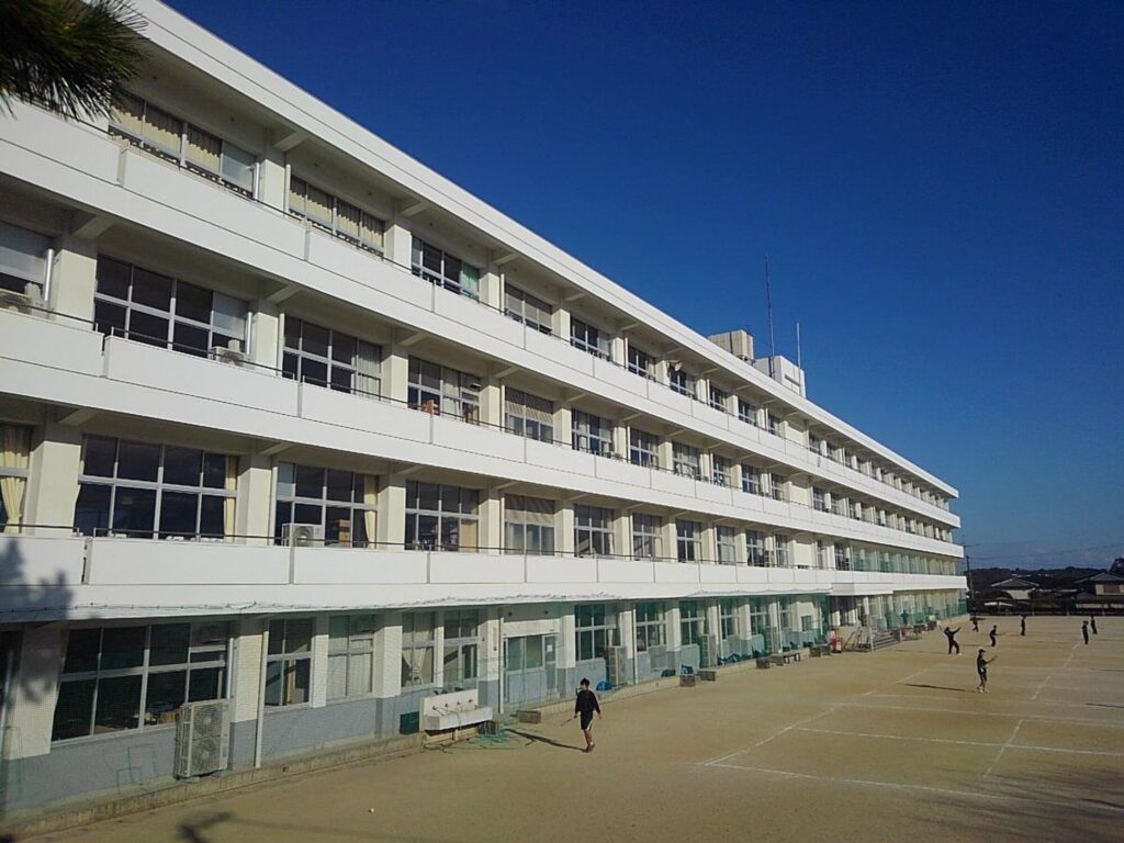 坂井仁香 日出中学校