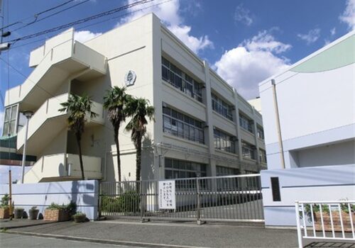 横浜市立中川中学校 校舎
