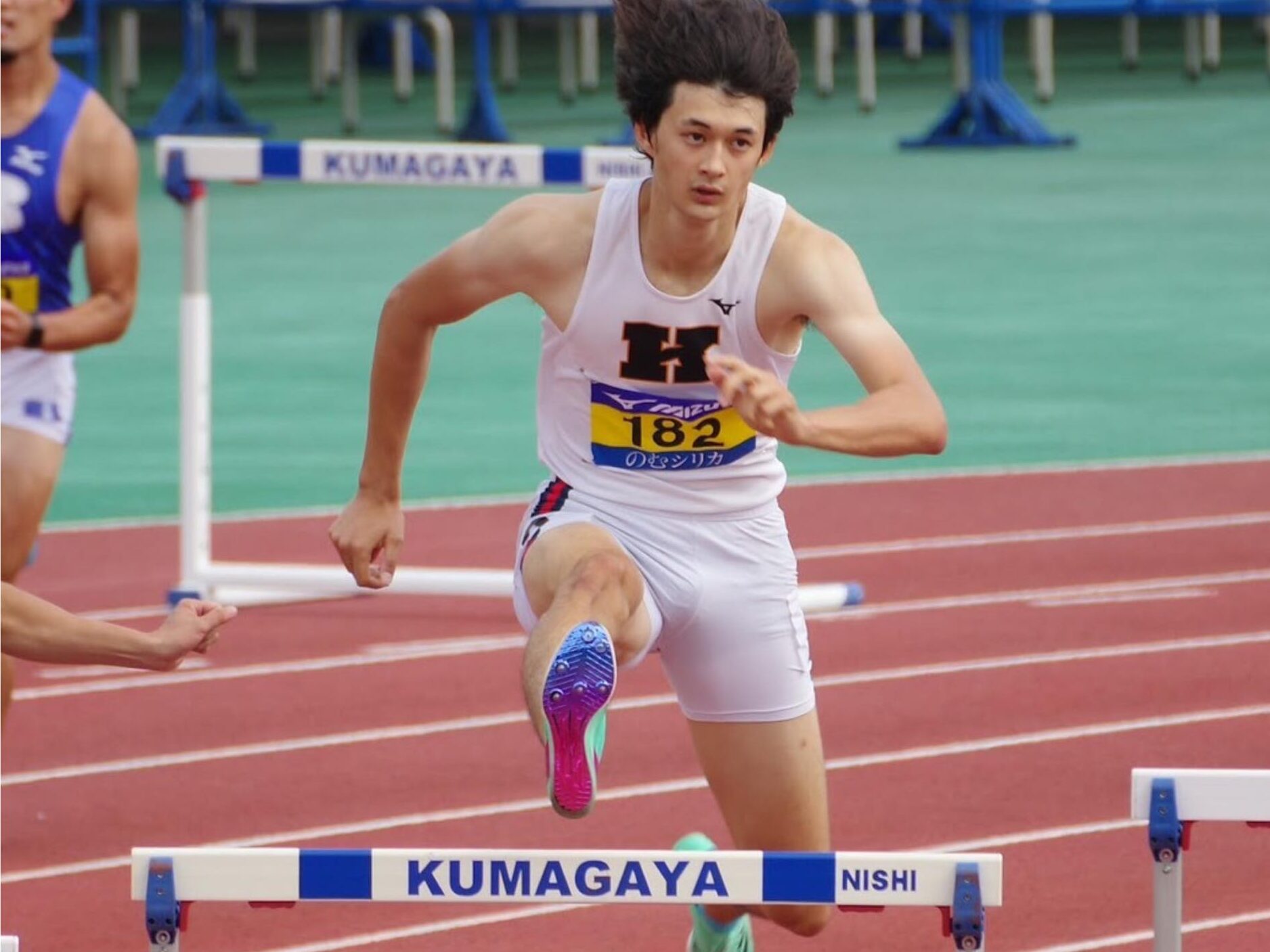 豊田兼 ハードル競技中の写真