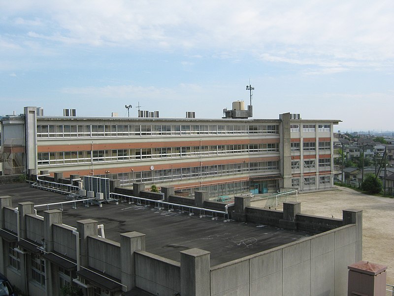 岡崎彪太郎中学校　枚方市立第二中学校