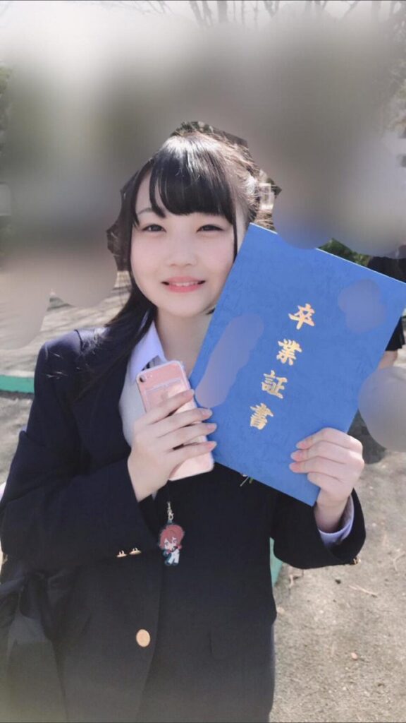 佐藤美波学歴　制服
