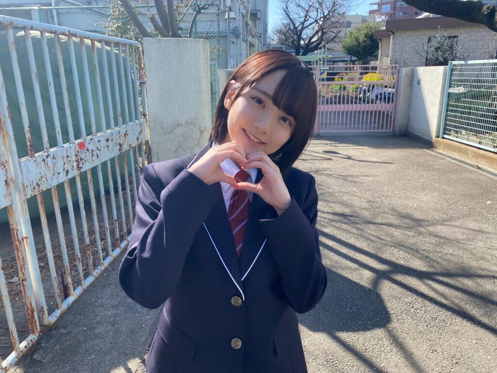 田口愛佳学歴 制服