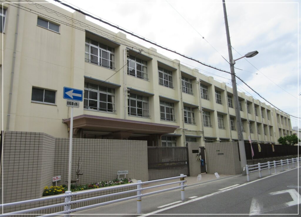 中村遥香 すみれ小学校 外観