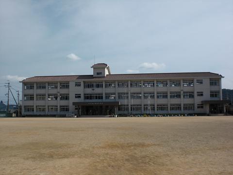 市川町立鶴居小学校 濵田崇裕 母校
